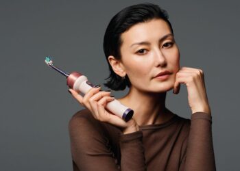 Is the Dyson Toothbrush Worth $499? We Asked 4 Dentists.